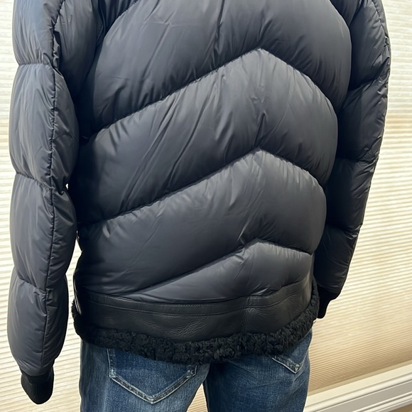 Moncler
Short Padded Down Jacket. Brand Size 4 (X-Large) - Picture 14 of 17